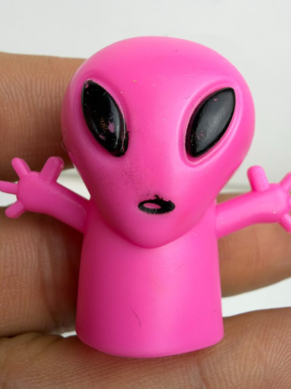 Pink Alien Finger Puppet Toy 2.5″ Vinyl Rubber Little Green Man Style